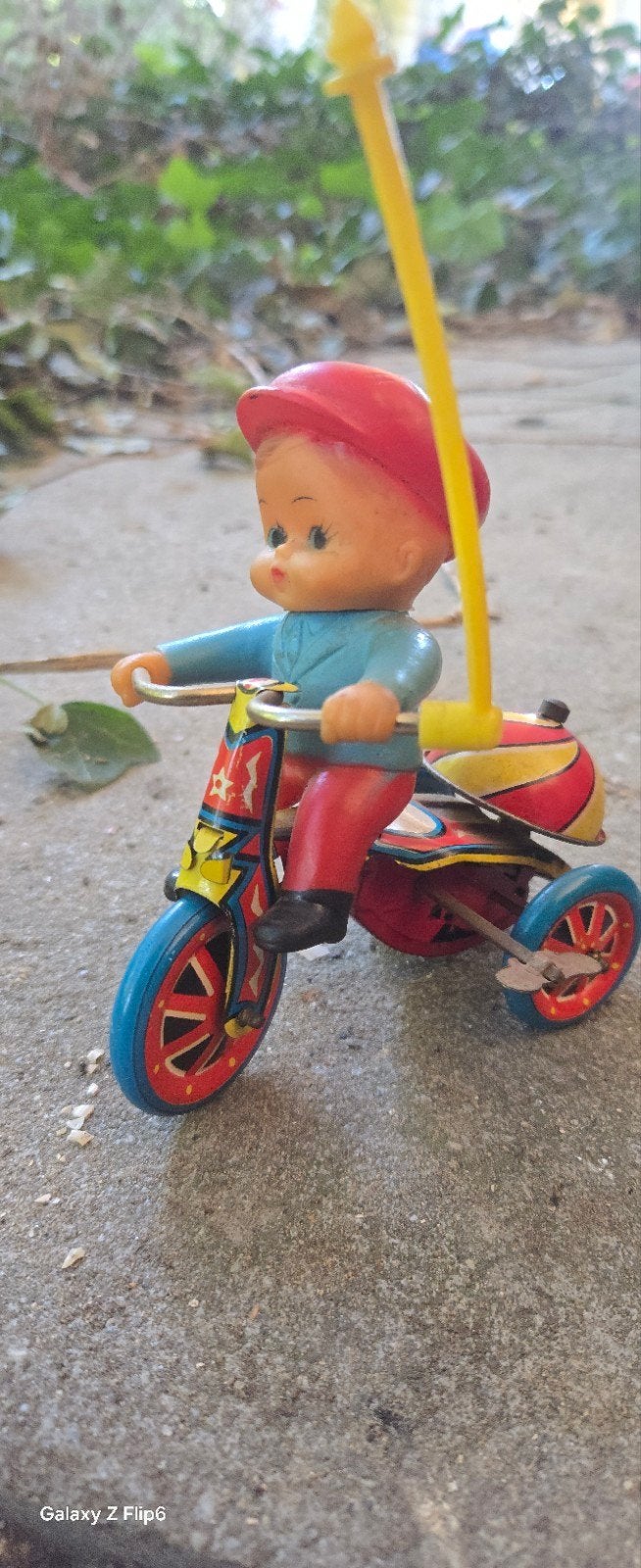 Vintage Speelgoed: Jongetje op Driewieler - Hong Kong, Ophalen of Verzenden, Gebruikt, Jongen of Meisje