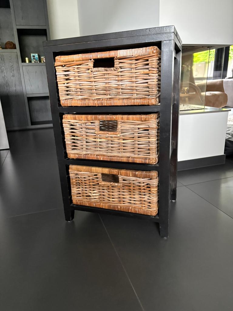 Ladekastje met rieten manden., Huis en Inrichting, Kasten | Ladekasten, Zo goed als nieuw, 3 of 4 laden, Minder dan 100 cm, 25 tot 50 cm