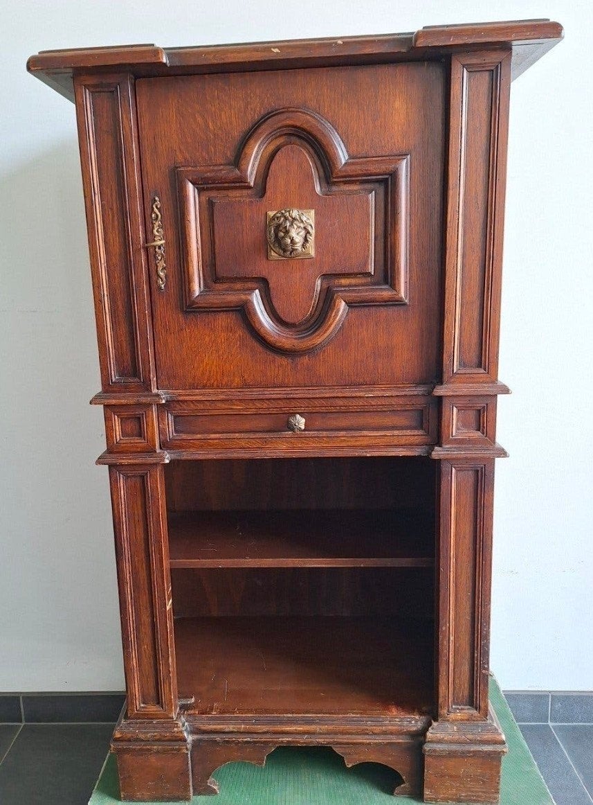 Antieke Houten Kast met Leeuwenkopbeslag, Ophalen