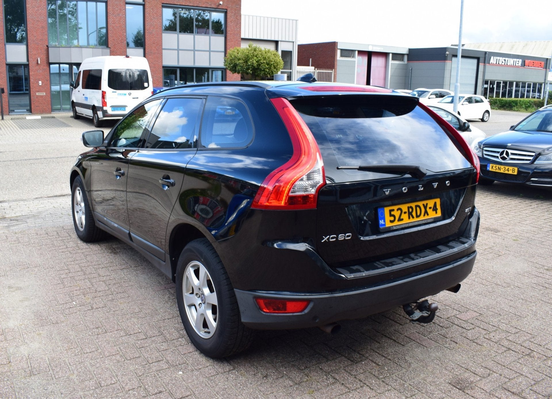 Volvo XC60 2.0T Kinetic | AUTOMAAT | CLIMATE CONTROL | VOOR, Auto's, Euro 5, 4 cilinders, Zwart, Origineel Nederlands