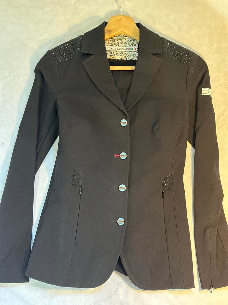 Animo Dressuur Wedstrijdjasje - Maat 32, Zo goed als nieuw, Dieren en Toebehoren, Paardrijkleding, Ophalen of Verzenden, Zo goed als nieuw