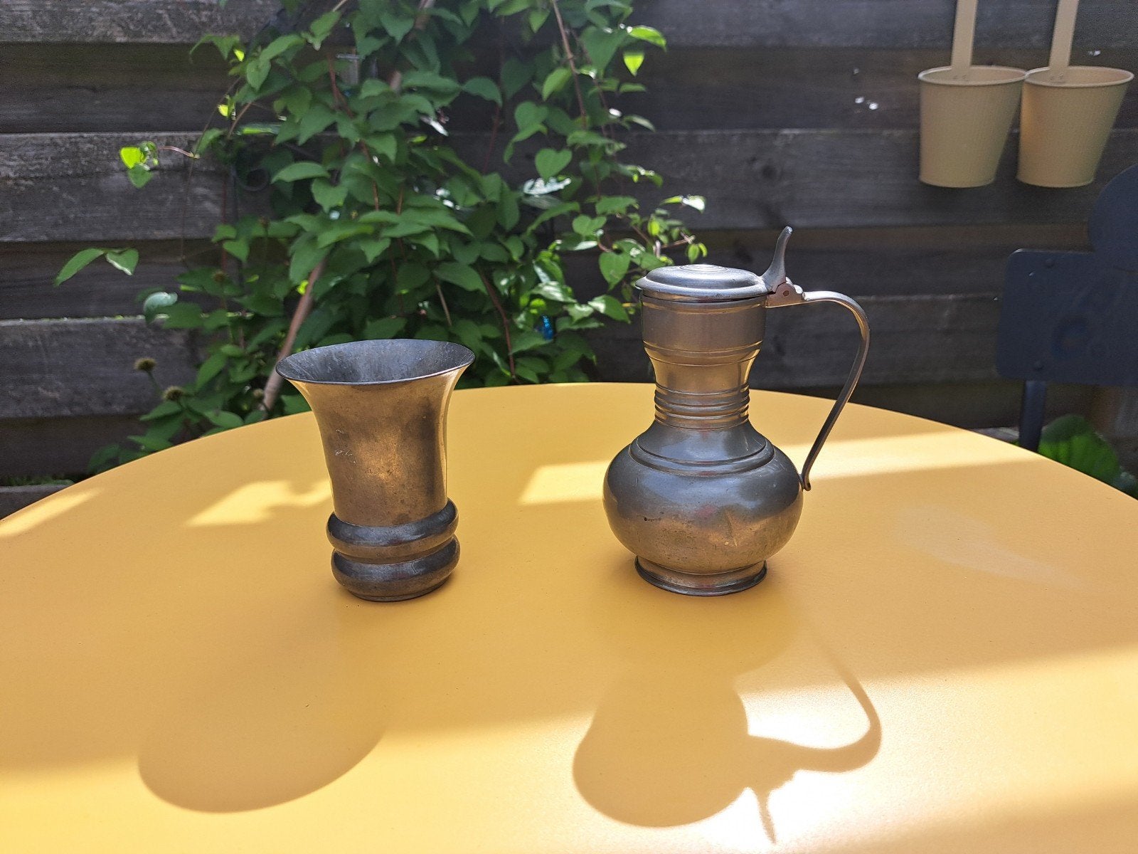 Tinnen lepelvaasje en kannetje CK en Hans Klein, Antiek en Kunst, Antiek | Tin, Ophalen of Verzenden