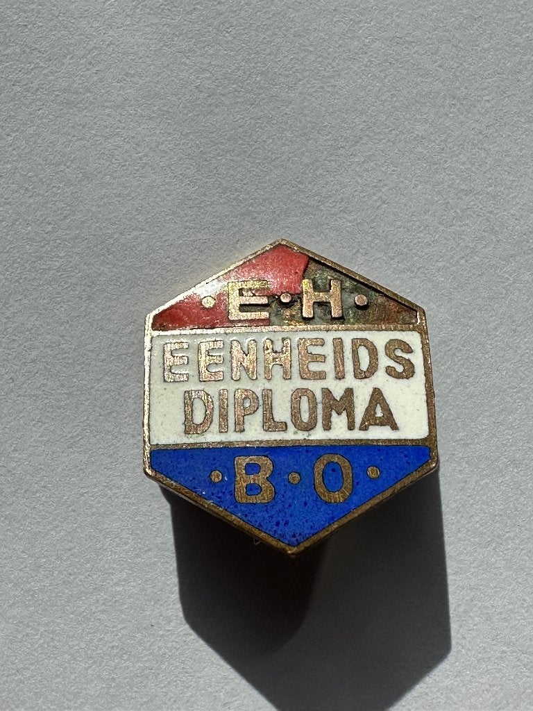 Emaille EHBO Eenheidsdiploma broche speld. E.H.B.O., Ophalen of Verzenden, Gebruikt, Gebruiksvoorwerp