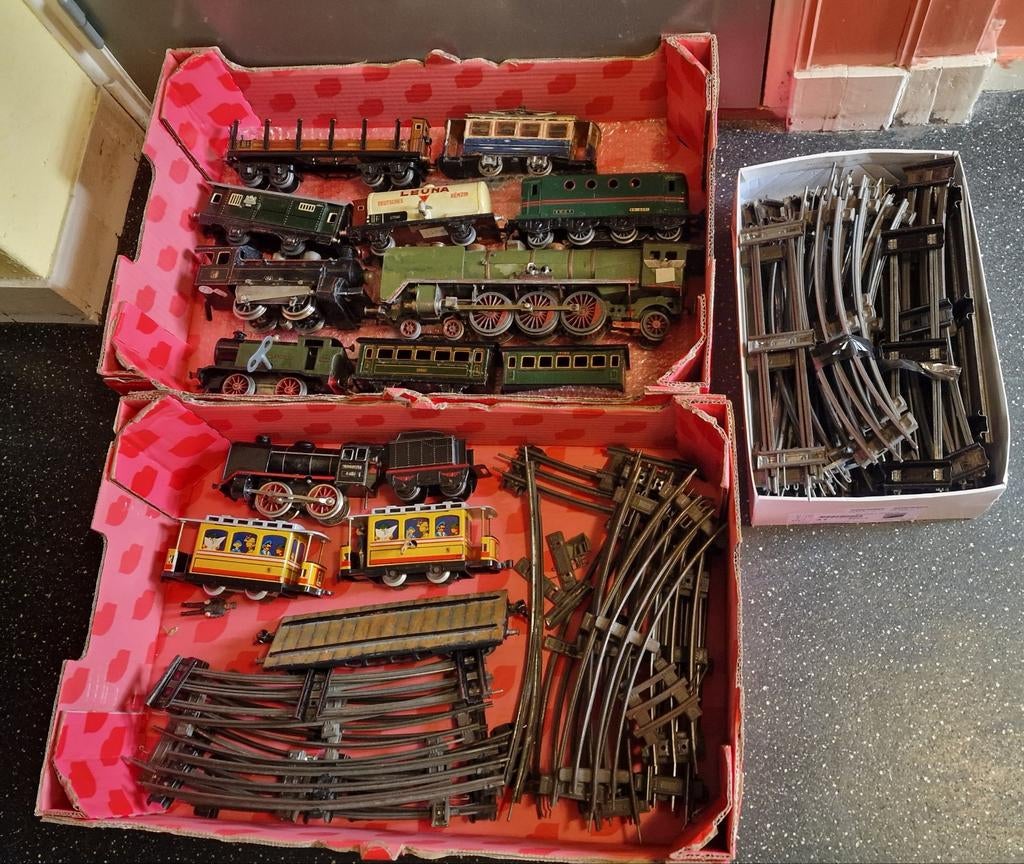 Heel veel blikken rails treinen wagons marklin bub hornby, Ophalen