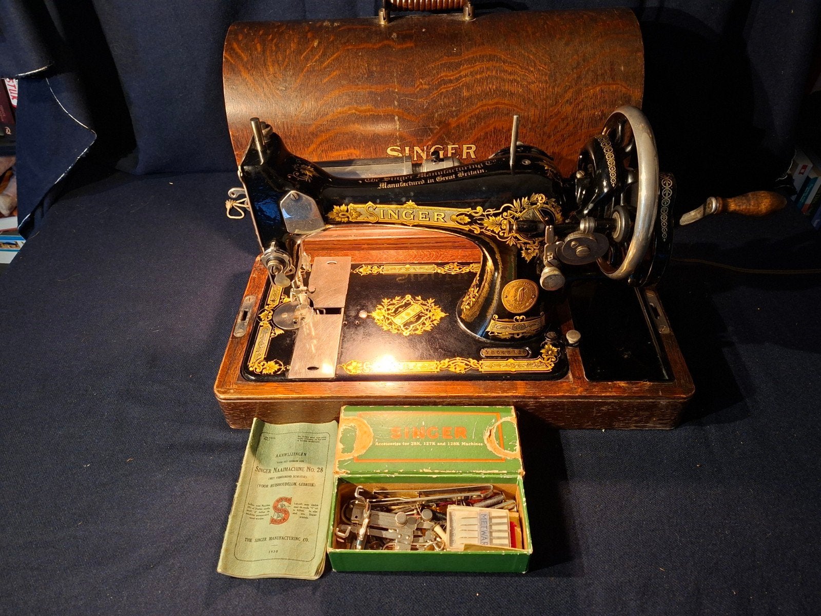 Antieke Singer Naaimachine met Houten Koffer en Accessoires, Antiek en Kunst, Ophalen of Verzenden