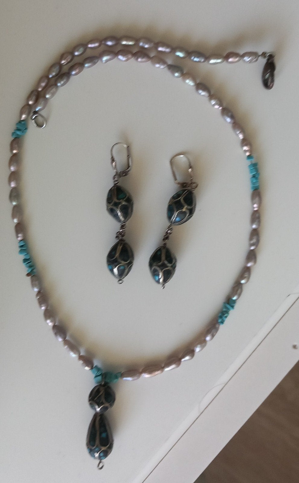 ketting met oorbellen van pareltjes en  turkoois, Ophalen of Verzenden, Zo goed als nieuw, Overige materialen, Met hanger