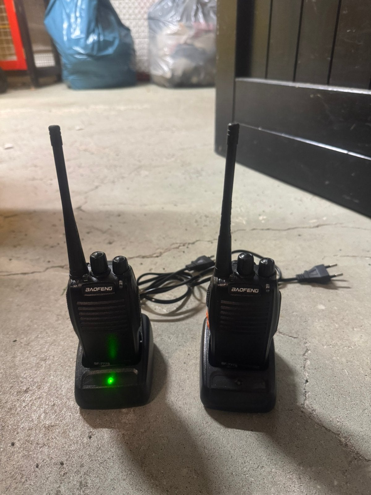 Baofeng Walkie Talkies - Set van 2 met Opladers, Ophalen of Verzenden, Gebruikt, 2 to 5 km, Portofoon of Walkie-talkie