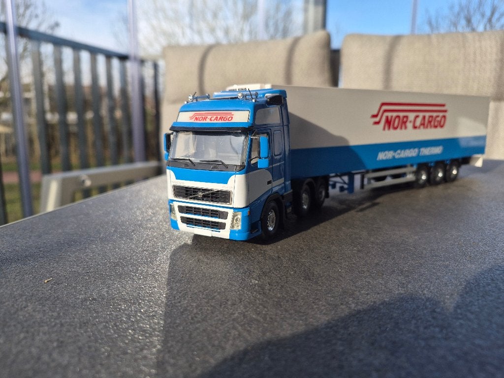 Tekno  Volvo FH Globetrotter Nor Cargo Noorwegen, Hobby en Vrije tijd, Modelauto's | 1:50, Ophalen of Verzenden, Zo goed als nieuw