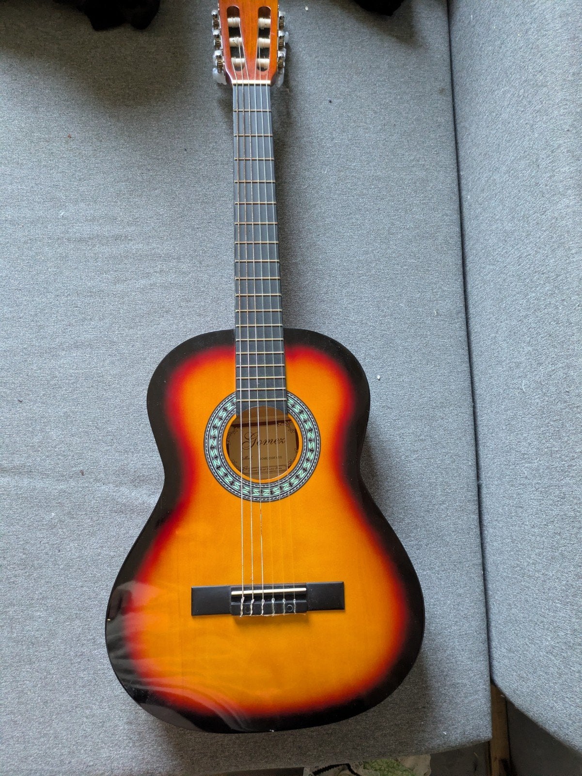 Mooie Gomez gitaar met tas, 90cm lang - Afhalen in Almere, Ophalen