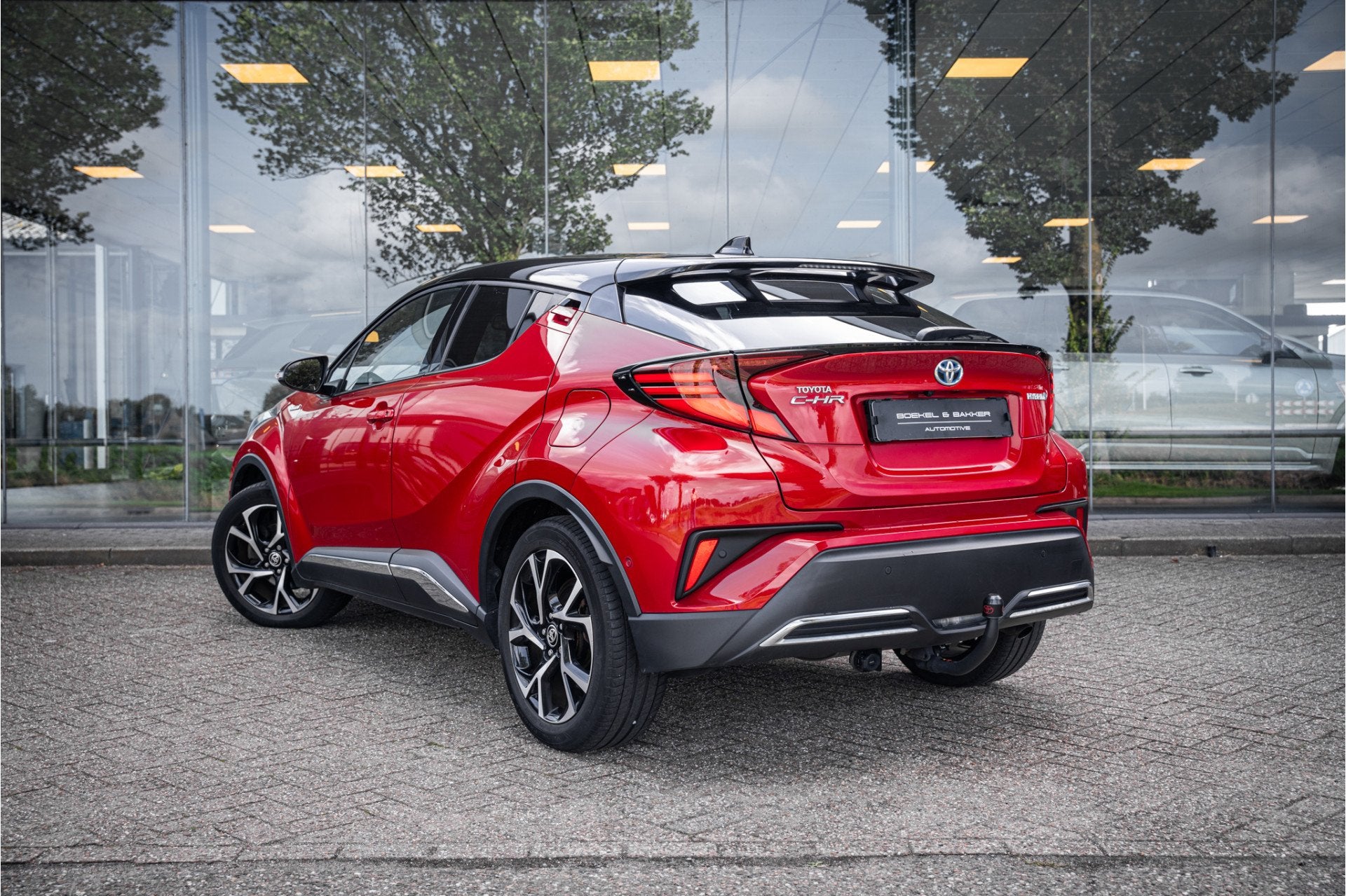 Toyota C-HR 2.0 Hybrid Executive * Trekhaak * JBL * Leder/al, 4 cilinders, 23 km/l, Bedrijf, Hybride Elektrisch/Benzine