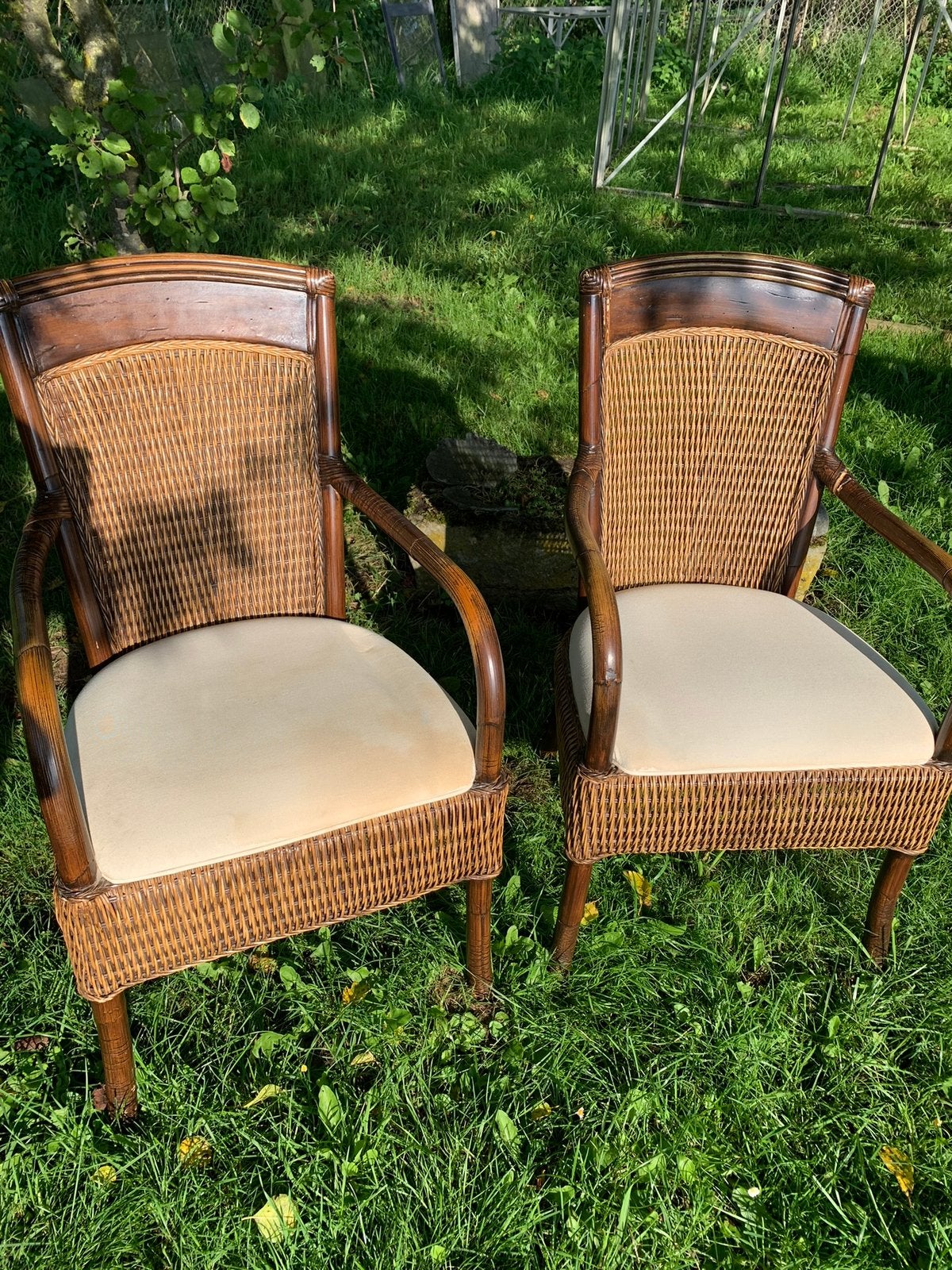 2 rotan stoelen met vaste bekleding, Ophalen