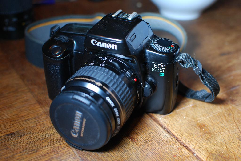 Canon eos 1000FN + 35-105mm kitlens, Audio, Tv en Foto, Fotocamera's Analoog, Ophalen, Gebruikt, Spiegelreflex, Canon