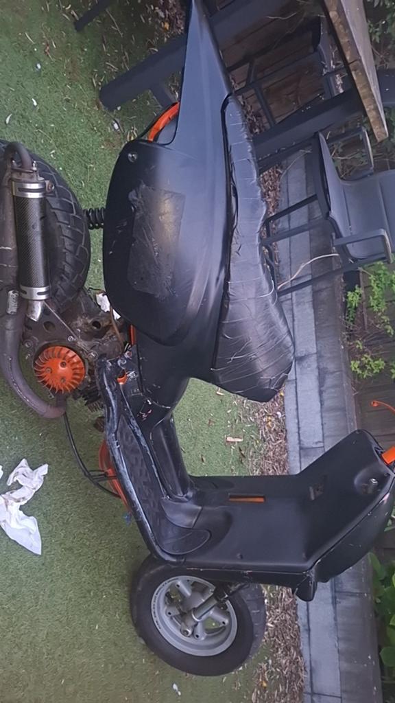 Aprilia rally 70cc stunt scooter zonder kenteken, Fietsen en Brommers, Tweetakt, Gebruikt, Ophalen, Overige merken