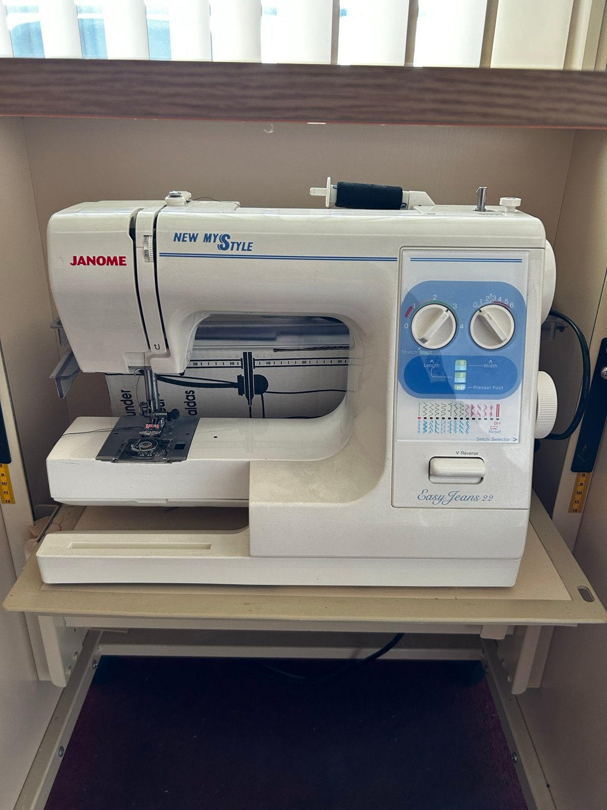 Janome Naaimachine 'New My Style Easy Jeans 22' met kast, Ophalen, Zo goed als nieuw, Naaimachine, Janome