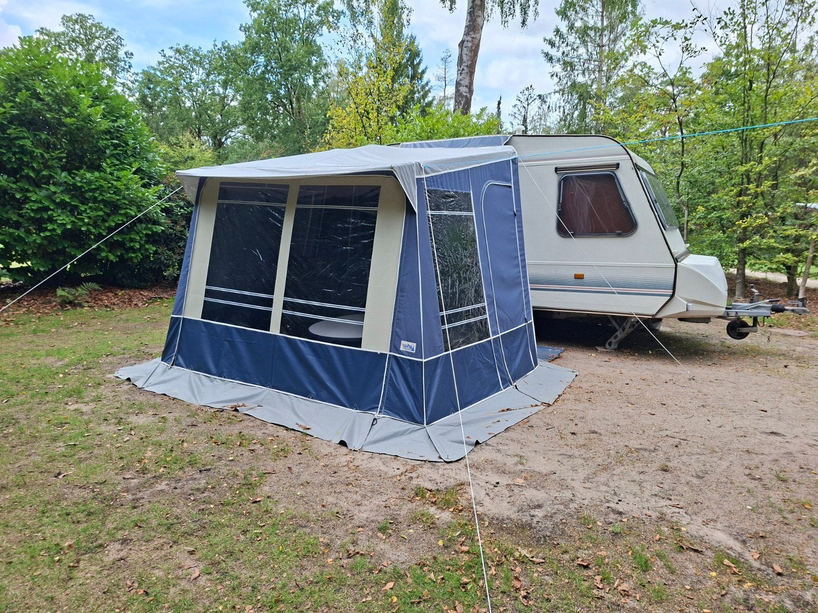 Adria 360 uit 1989 met isabella ventura freestander bustent, Caravans en Kamperen, Rondzit, Omvormbare zithoek, Tot en met 3, Particulier