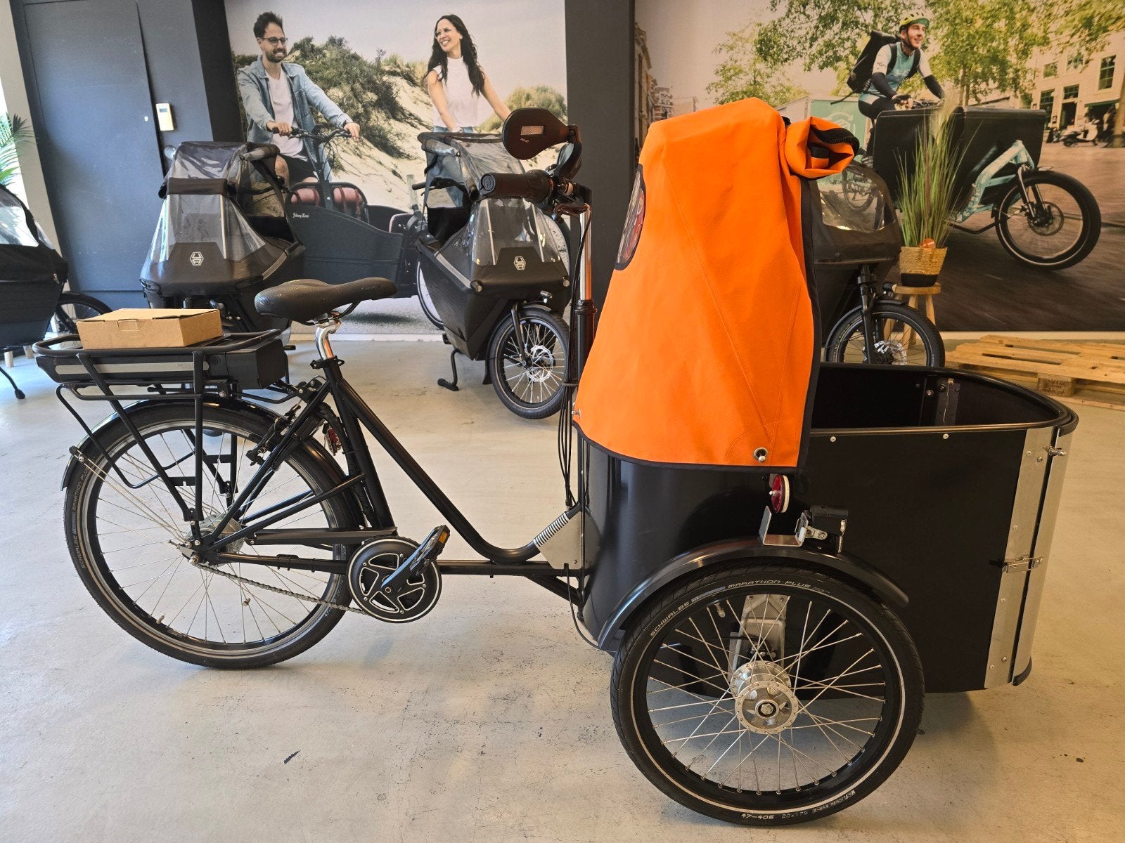 Elektrische Nihola Dog Unieke Lage instap middenmotor DEMO🥇, Fietsen en Brommers, Fietsen | Bakfietsen, Ophalen of Verzenden