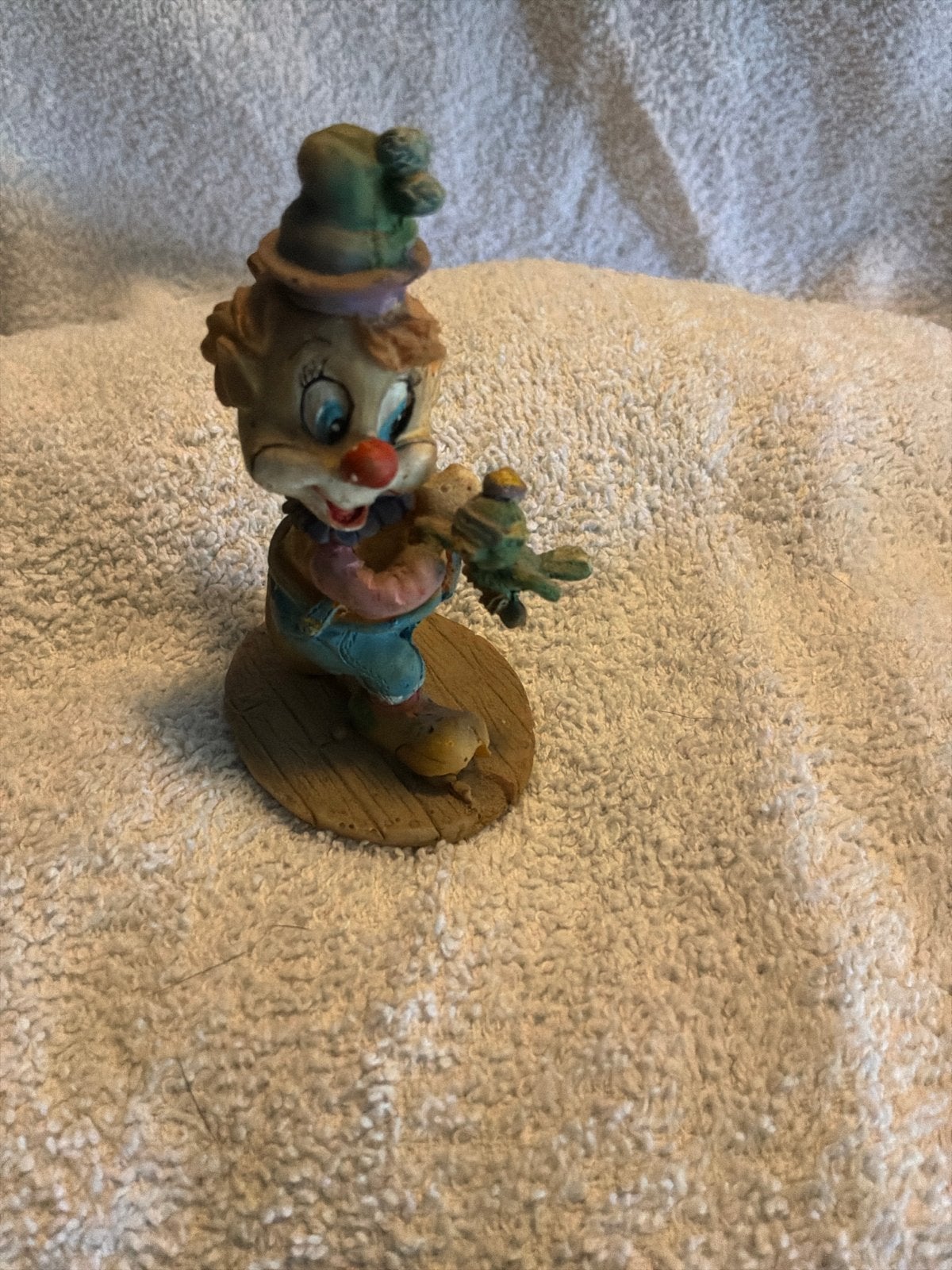 Vintage clown beeldje met vogel - 7 cm hoog, Ophalen, Gebruikt, Mens