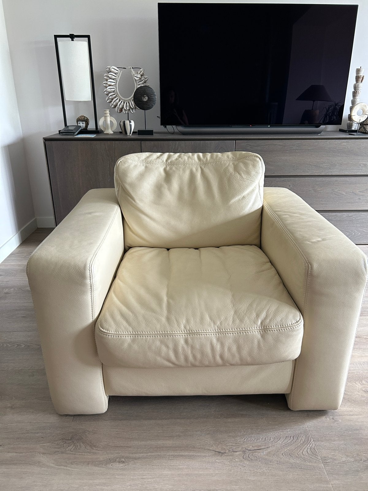 Comfortabele crèmekleurige leren fauteuil, Ophalen, Gebruikt, Leer, 75 tot 100 cm