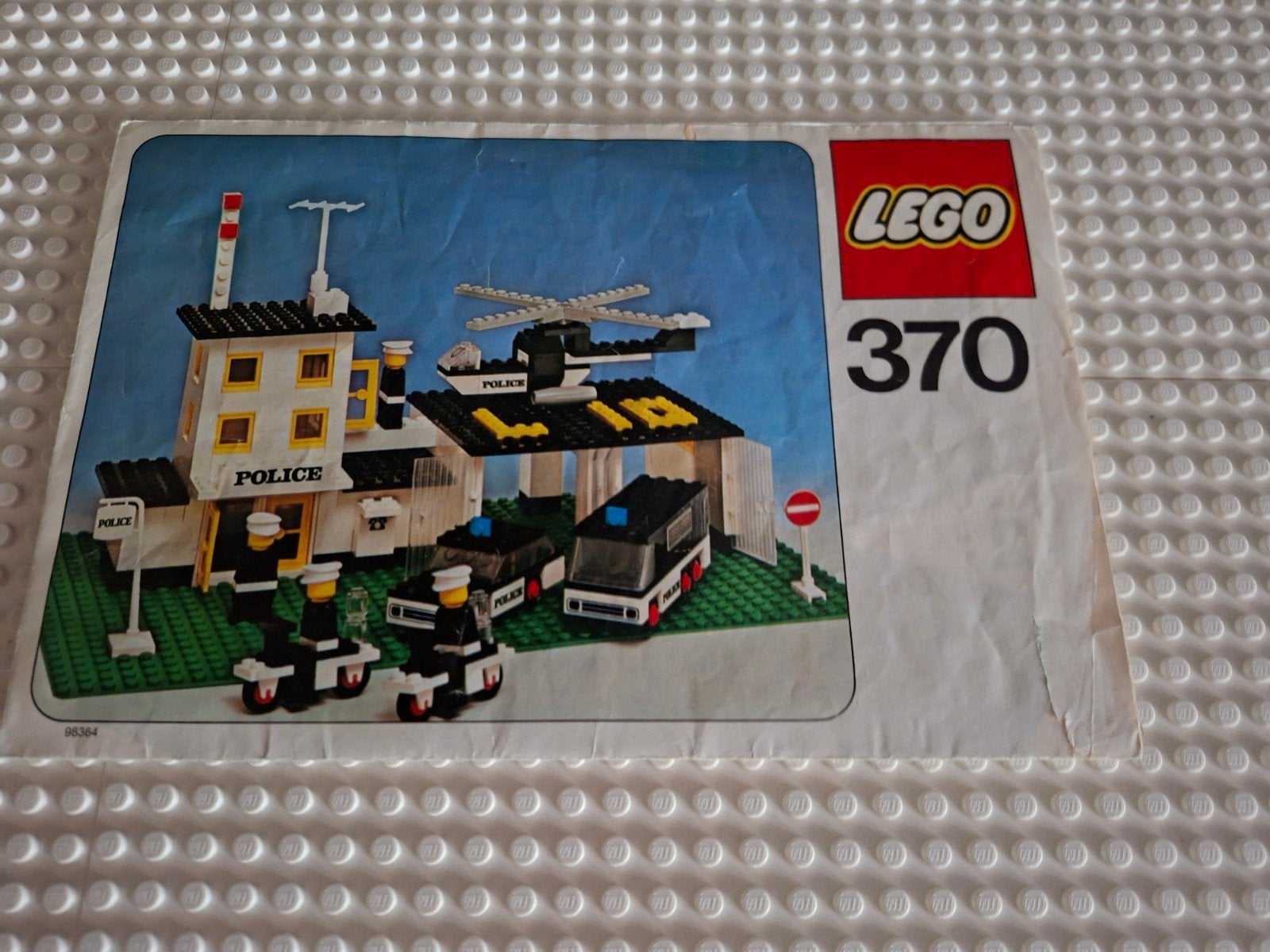 LEGO 370 STATION COMPLEET, Ophalen of Verzenden, Zo goed als nieuw, Grondplaat, Lego