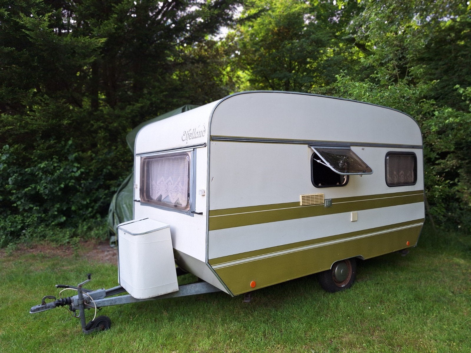 Caravan Eifelland met voortent/ opknapper/ speelcaravan, Overige, Tot en met 3, Dwarsbed, Eifelland