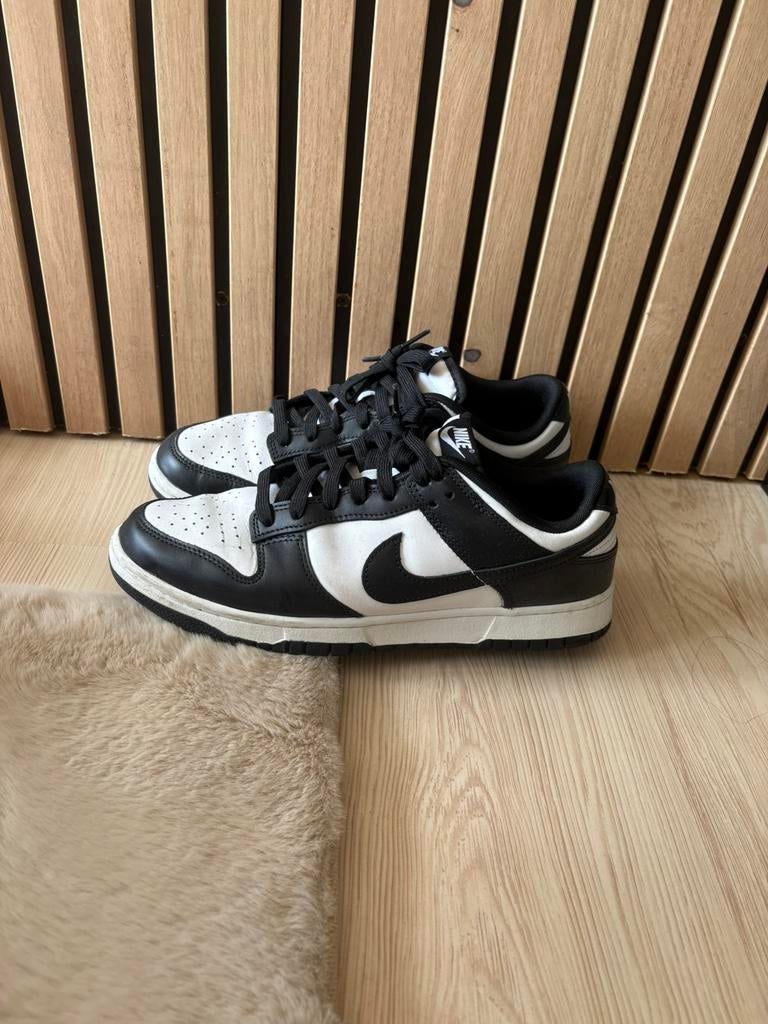 Nike dunk low panda maat 43, Ophalen of Verzenden, Zo goed als nieuw, Zwart