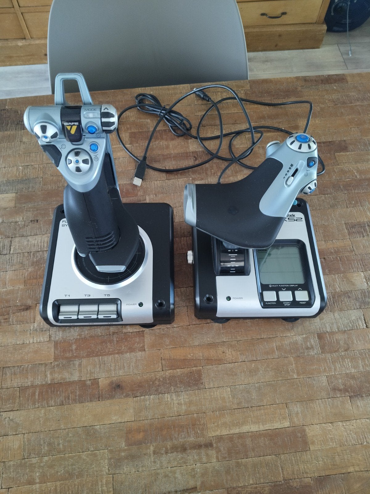 Saitek X52 Flight Control System - Joystick & Throttle, Computers en Software, Joysticks, Ophalen of Verzenden, Gebruikt, Saitek
