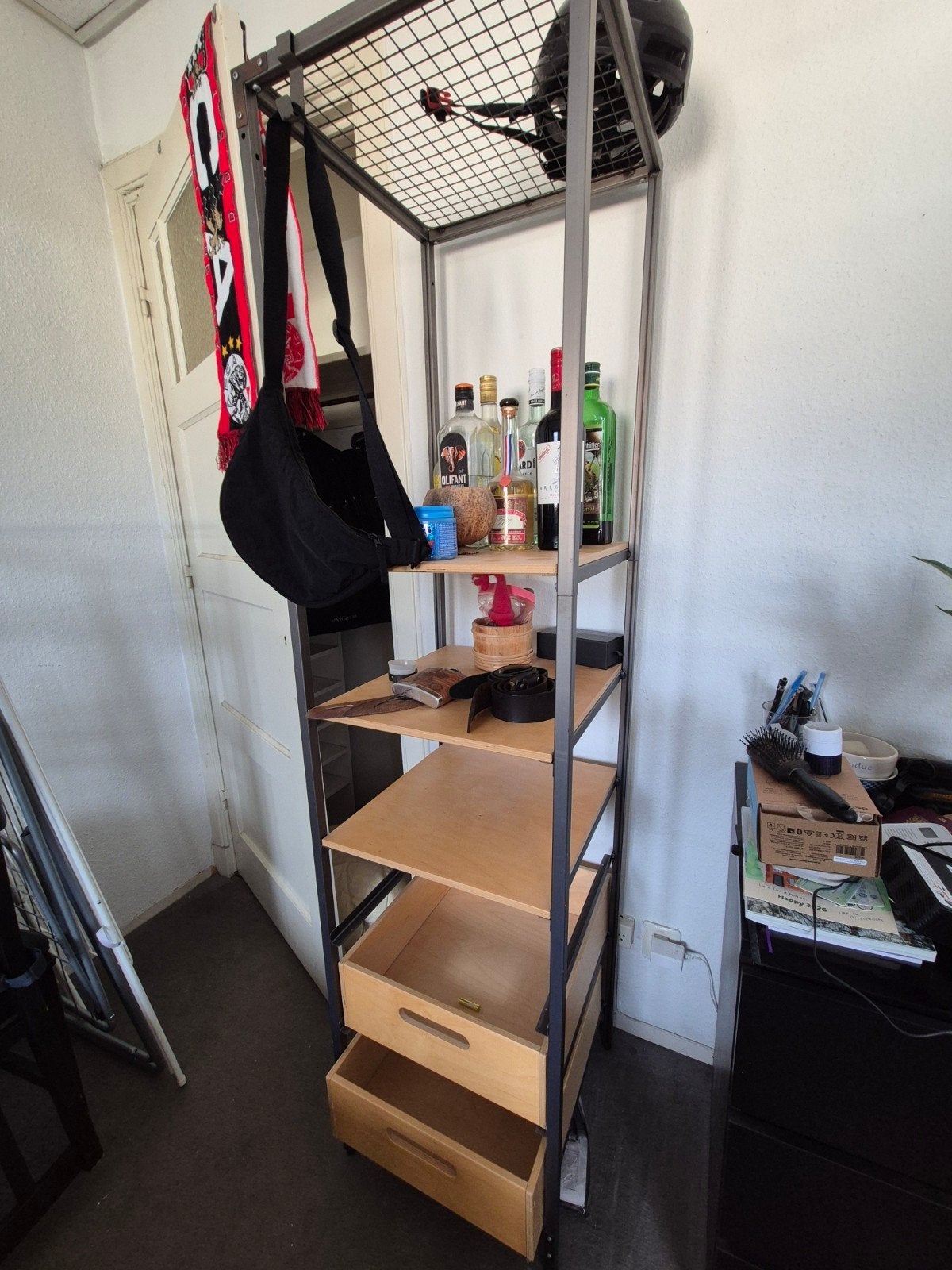 Stellingkast met houten planken en lades, Ophalen, Gebruikt