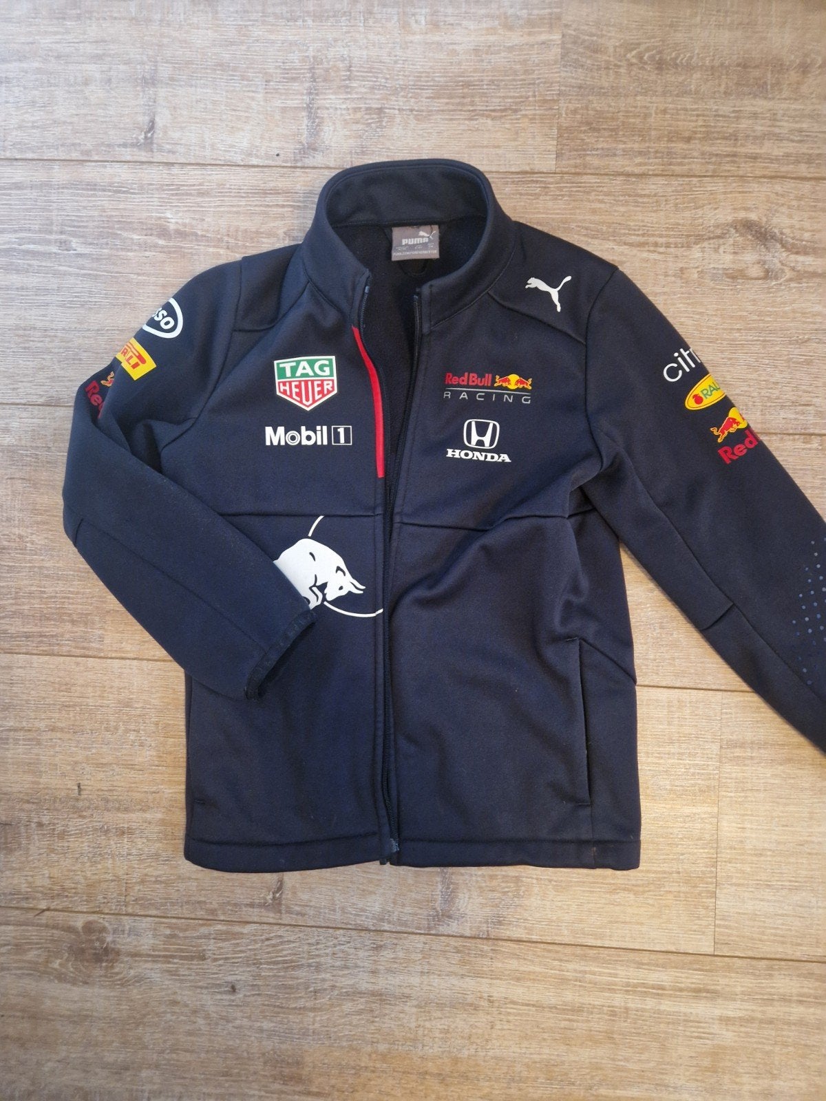 Officiële Red Bull/Puma softshell jack, maat 116, Gebruikt, Jongen of Meisje, Puma, Ophalen of Verzenden