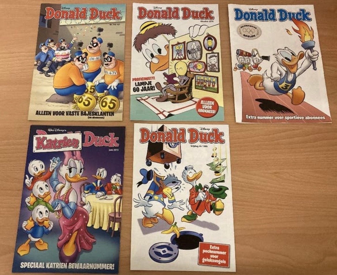 Donald Duck en Katrien Duck stripbladen (5), Boeken, Stripboeken, Walt Disney, Ophalen of Verzenden, Zo goed als nieuw, Meerdere stripboeken