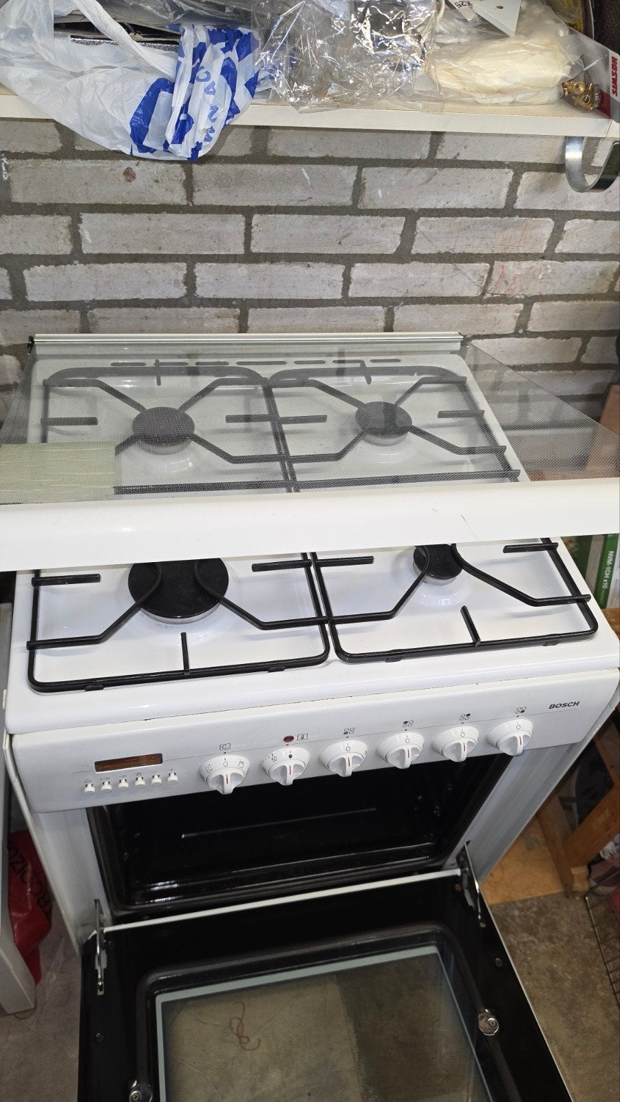 Bosch Vrijstaand Gasfornuis met Oven - Wit, Ophalen, Gebruikt, Hete lucht, 4 kookzones