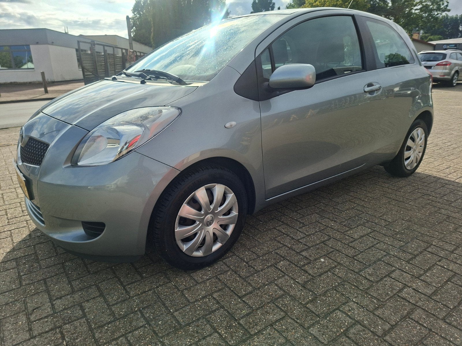 Toyota Yaris 1.3 16V Vvt-i 3DR 2006 Grijs, Auto's, Toyota, Voorwielaandrijving, 40 €/maand, 4 cilinders, 995 kg