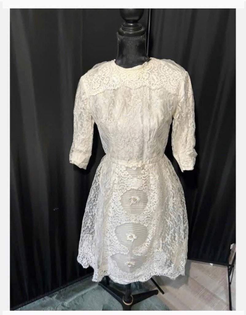 Vintage Jaren ‘60 Trouwjurk mooi voor op paspop, kant bloem, Trouwjurk, Wit, Ophalen of Verzenden, Zo goed als nieuw