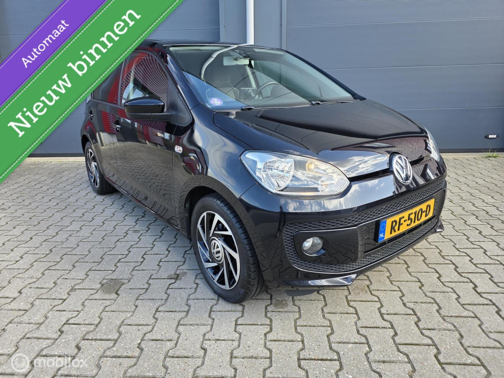 Volkswagen high up /Automaat /Panoramadak /sky-leder int., Auto's, Euro 5, Gebruikt, 4 stoelen, Zwart