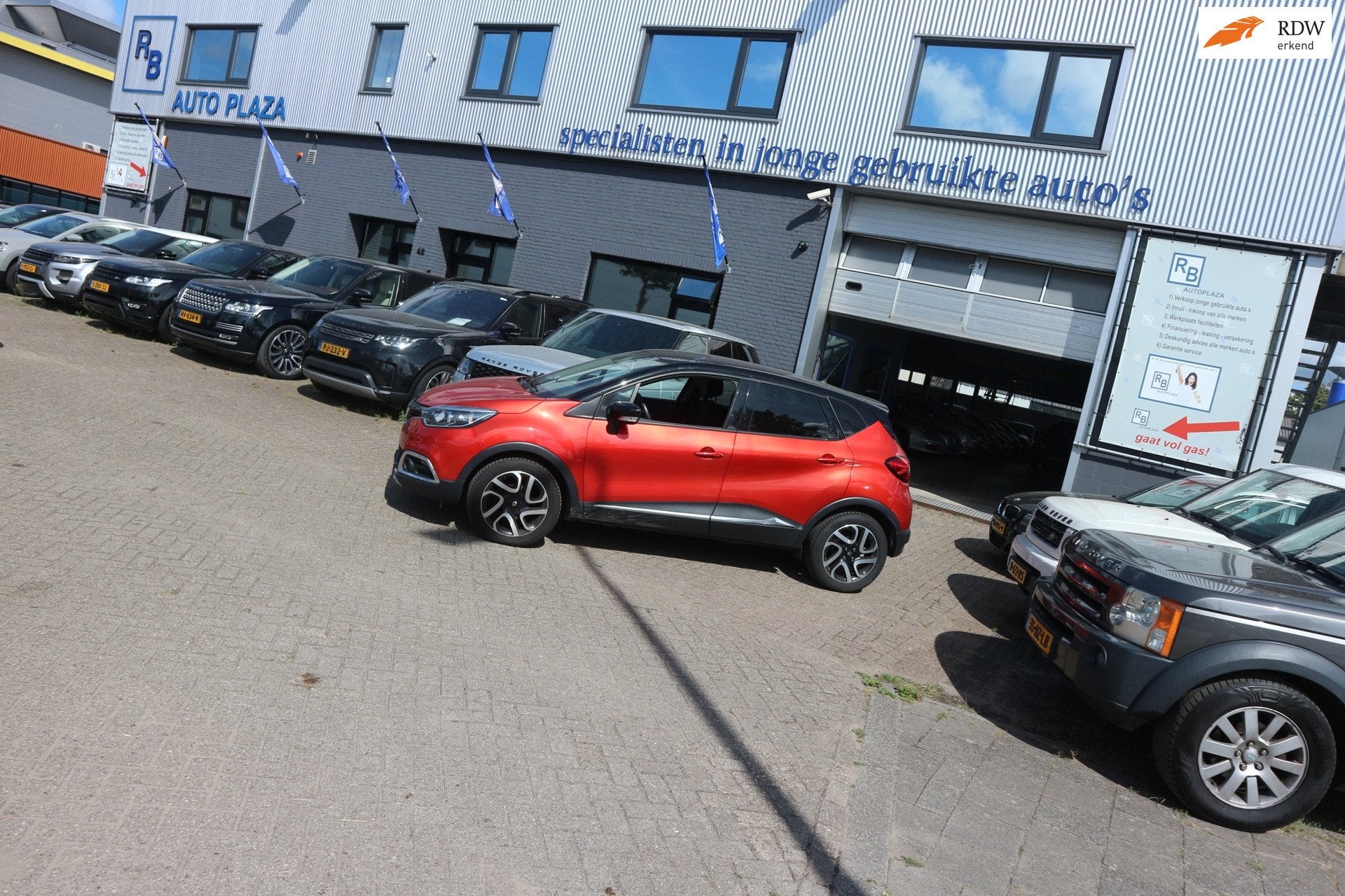 Renault Captur 0.9 TCe Helly Hansen / Full Options / RED PAC, Voorwielaandrijving, Gebruikt, 49 €/maand, Origineel Nederlands
