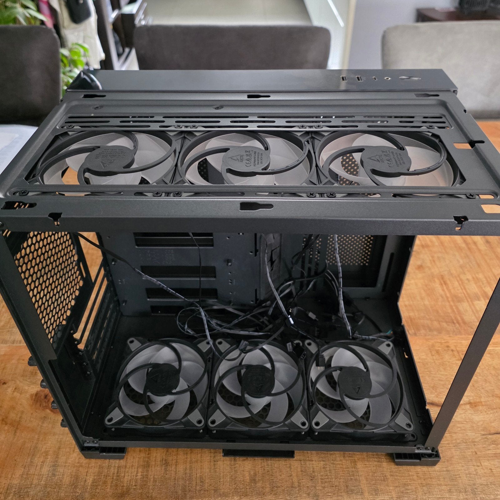 Lian Li O11 Dynamic Mini incl. 6 RGB PWM fans, Ophalen of Verzenden, Zo goed als nieuw