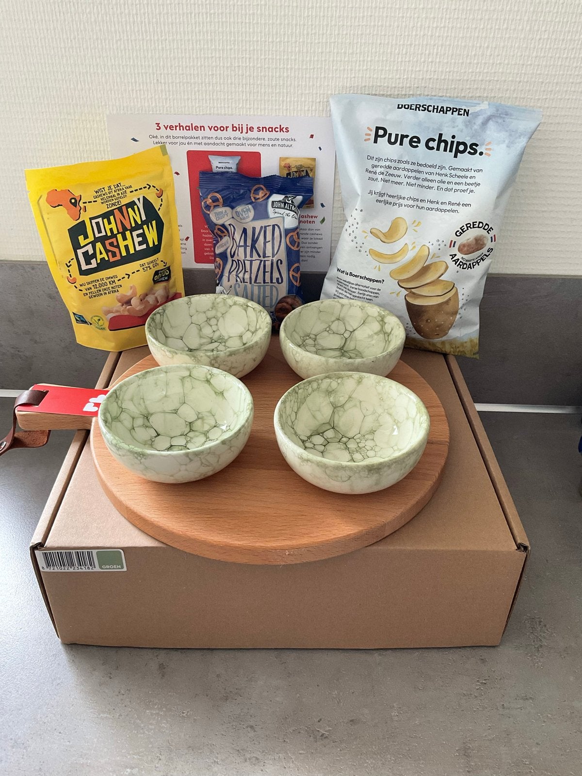 Borrelpakket met 4 schaaltjes, snacks en serveerplank, Huis en Inrichting, Keuken | Servies, Overige merken, Nieuw, Ophalen of Verzenden
