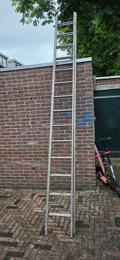 Aluminium Opsteekladder (2x14 sporten / ~6,4m), Doe-het-zelf en Verbouw, Ladders en Trappen, Ophalen, Gebruikt, Ladder, Opvouwbaar of Inschuifbaar