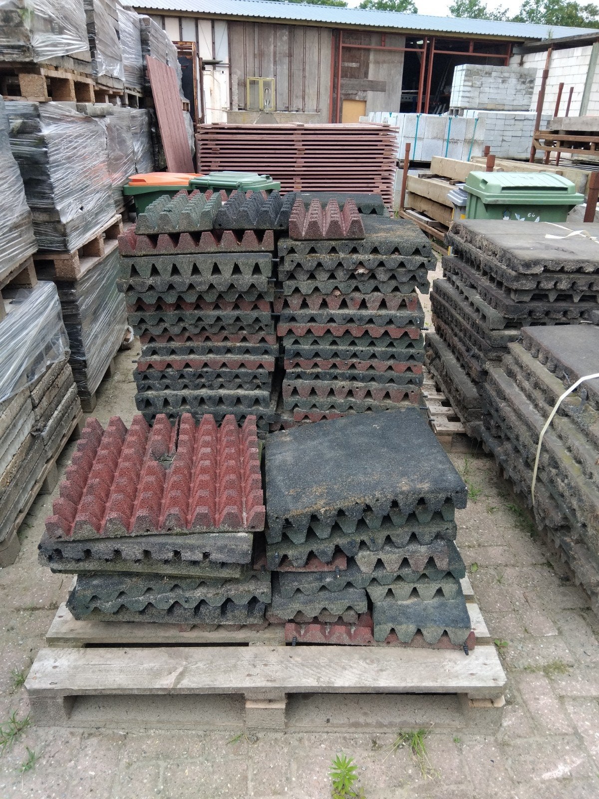 Rubberen tegels met waterafvoer voor schoolplein/speeltuin, Tuin en Terras, Tegels en Klinkers, Ophalen, Gebruikt, Overige typen