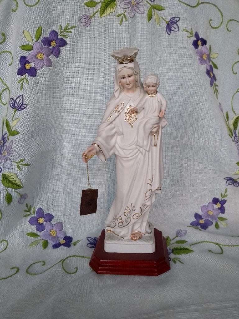 321 Mooi wit- goud beeld van O. L. Vrouw van de Carmel pors., Ophalen of Verzenden, Zo goed als nieuw, Beeld(je), Christendom | Katholiek