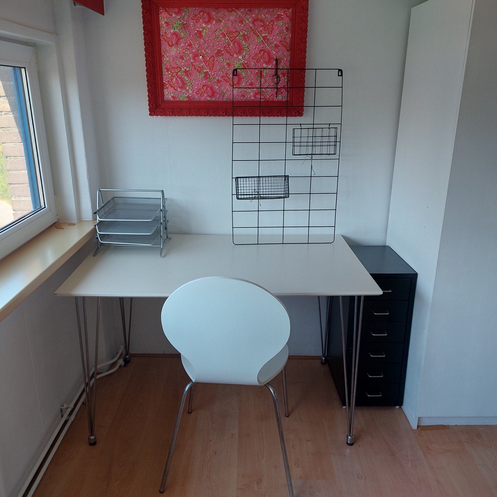 Bureau met stoel, ladeblok en opbergrek, Ophalen, Gebruikt, Hout, Wit