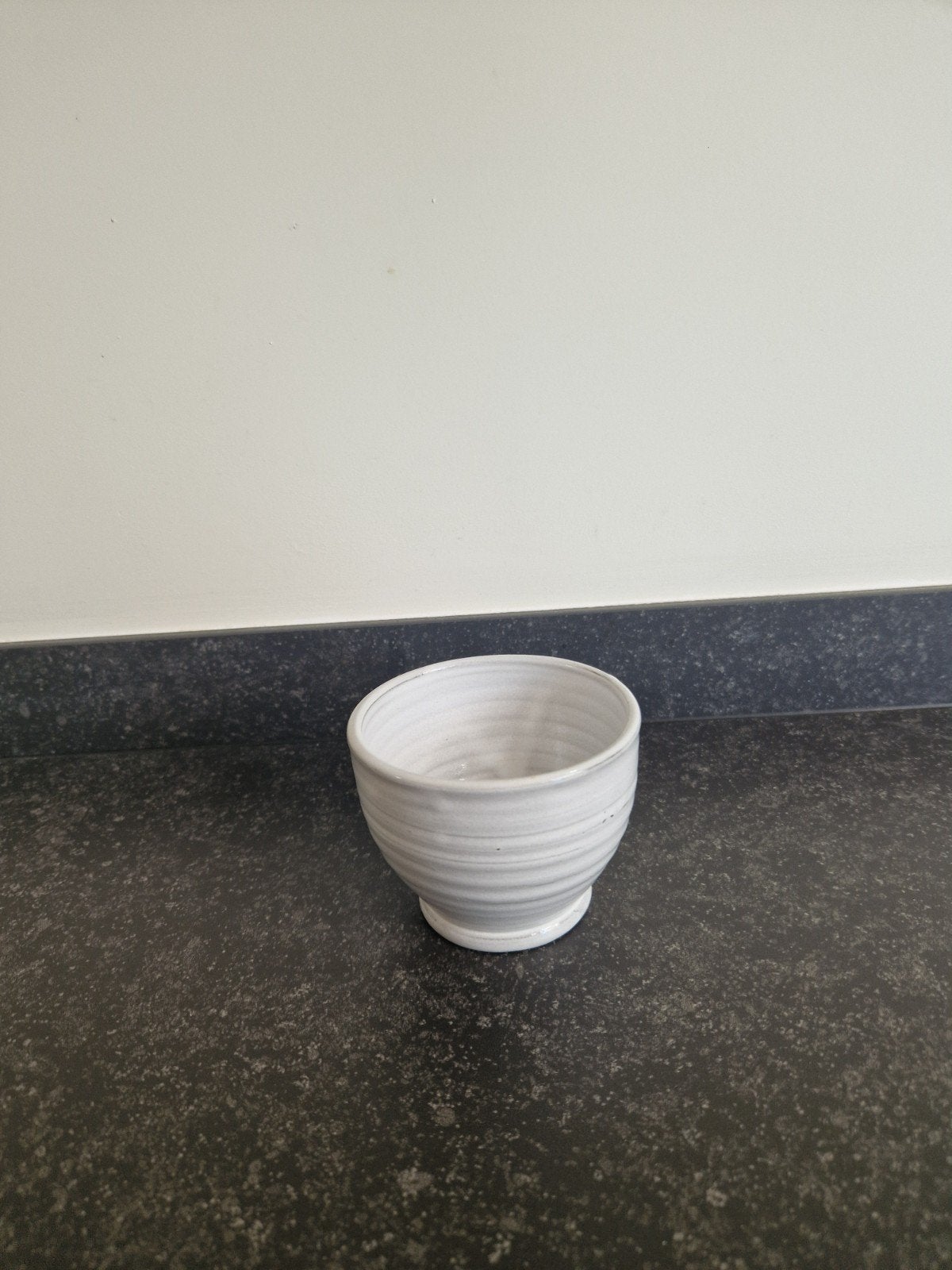 Set van 8 handgemaakte aardewerk mokken., Ophalen