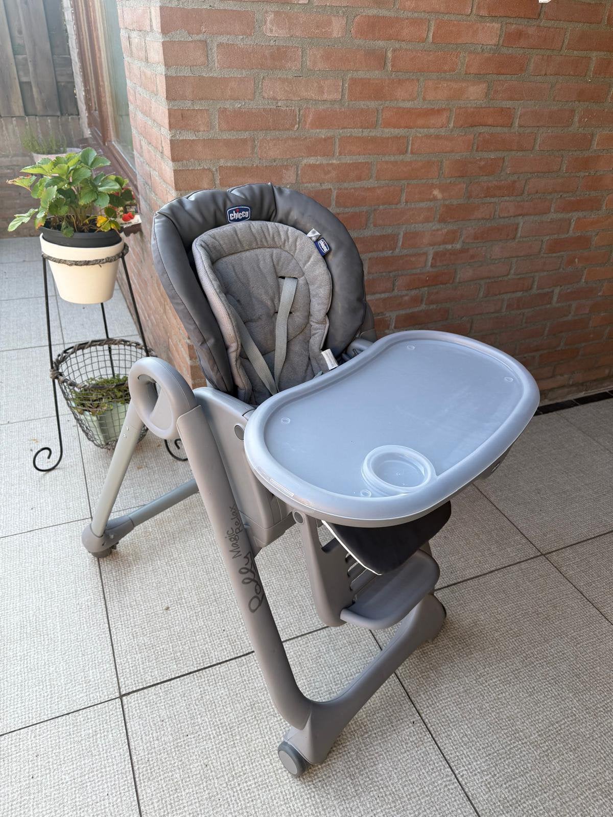 Chicco Polly Magic Relax kinderstoel (grijs), Kinderen en Baby's, Kinderstoelen, Ophalen, Zo goed als nieuw, Inklapstoel, Afneembaar eetblad