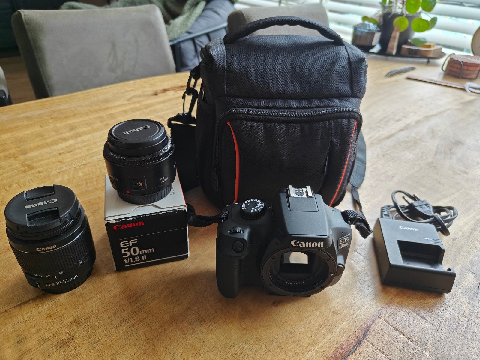 Canon EOS 4000D Spiegelreflexcamera met 2 lenzen en tas, Ophalen, Spiegelreflex, Canon, Zo goed als nieuw