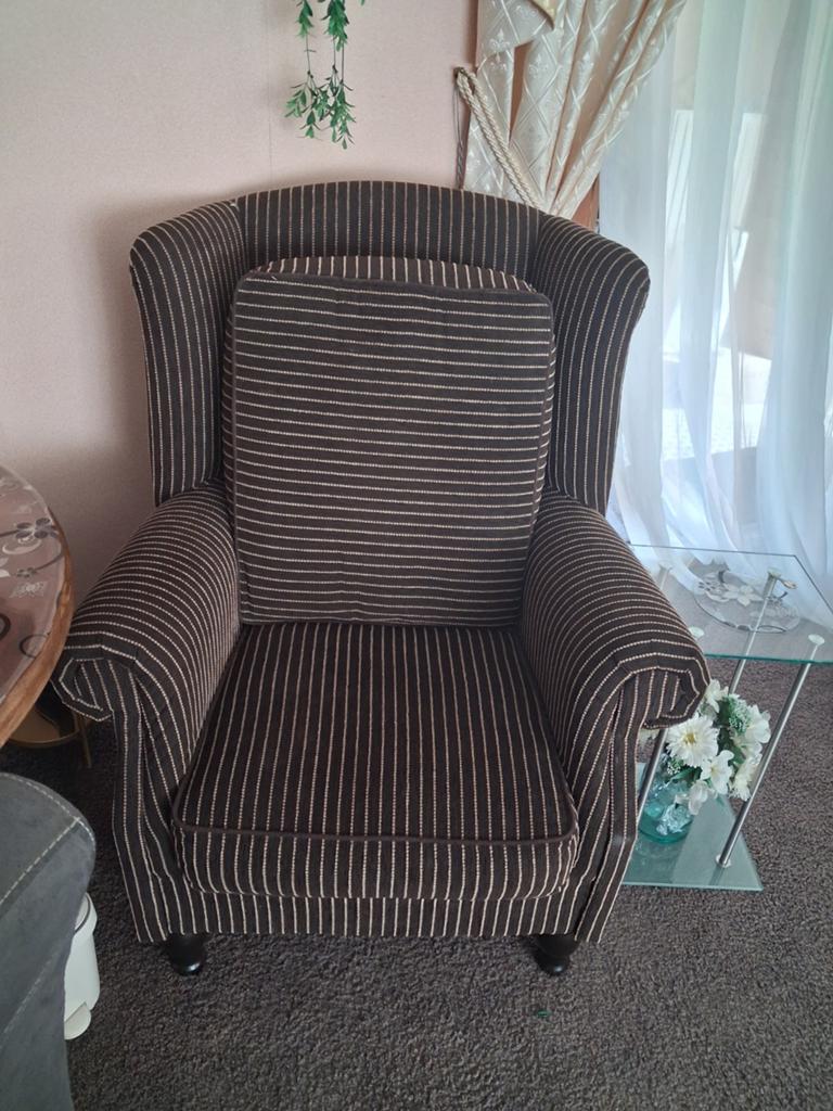 Comfortabele fauteuil met streepdessin, Huis en Inrichting, Fauteuils, Zo goed als nieuw, 50 tot 75 cm, 75 tot 100 cm, Ophalen of Verzenden