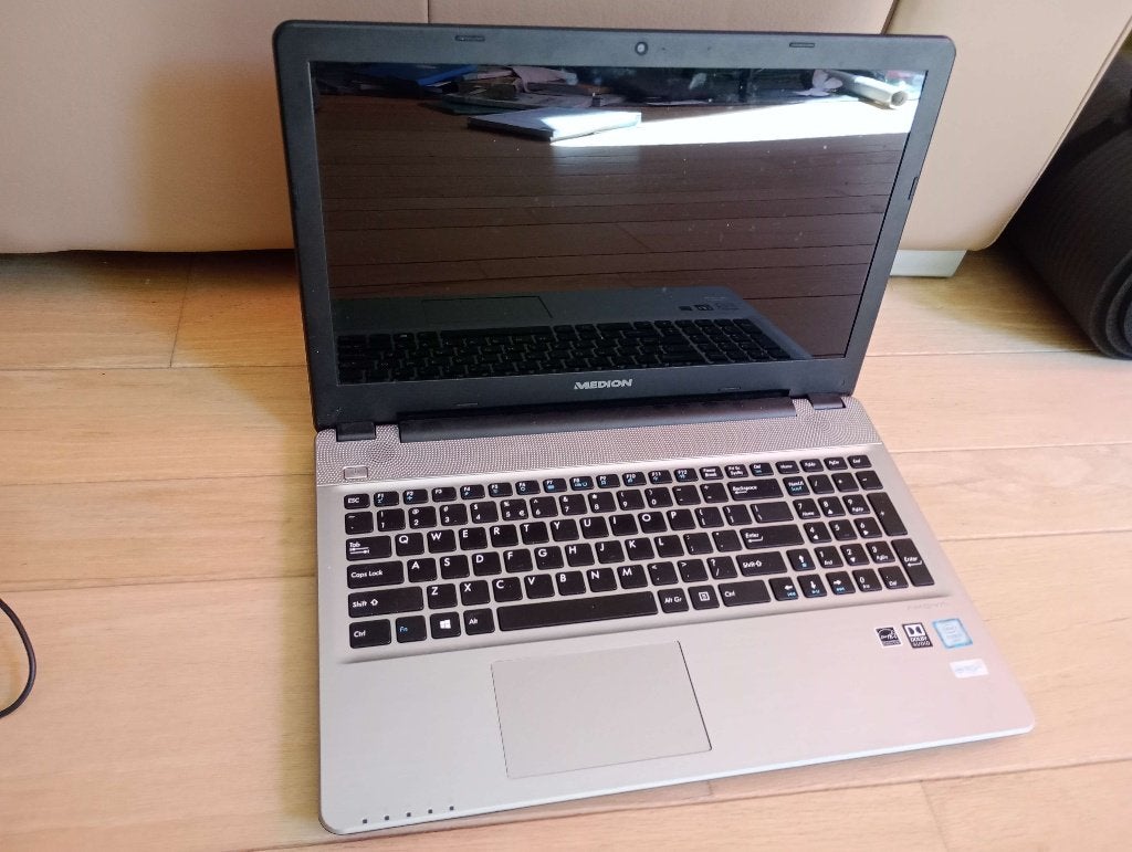 Medion Laptop, Computers en Software, Windows Laptops, Gebruikt, 15 inch, HDD, SSD, 2 tot 3 Ghz, Qwerty, Ophalen