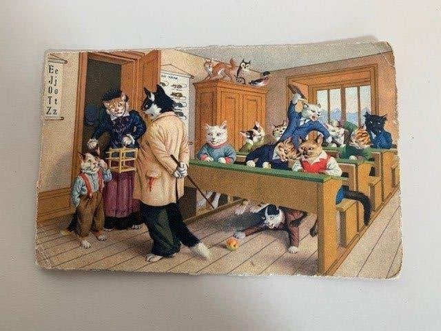 Oude ansichtkaart uit de jaren '39;'40. Poesjes op school., Verzamelen, Ophalen, 1920 tot 1940, Gelopen, Hond of Kat