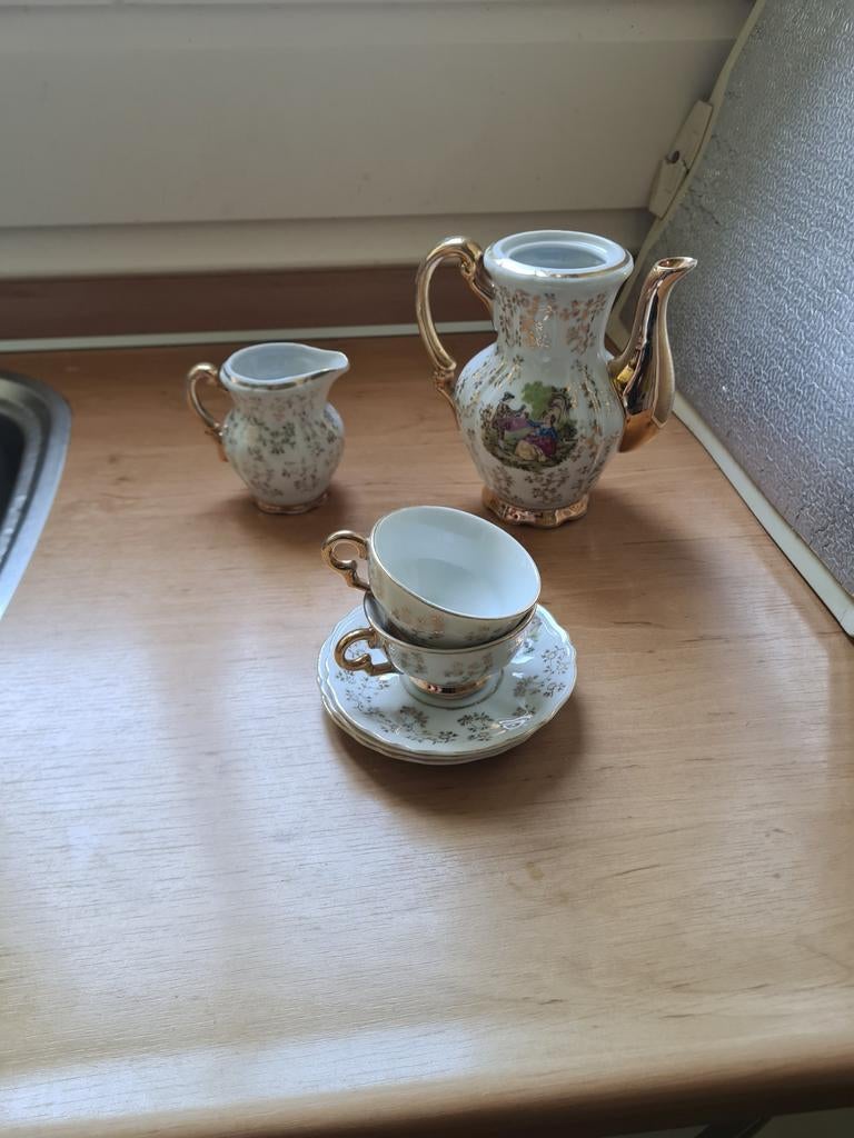 Vintage theeserviesje. Niet compleet en met lichte schade, Ophalen of Verzenden
