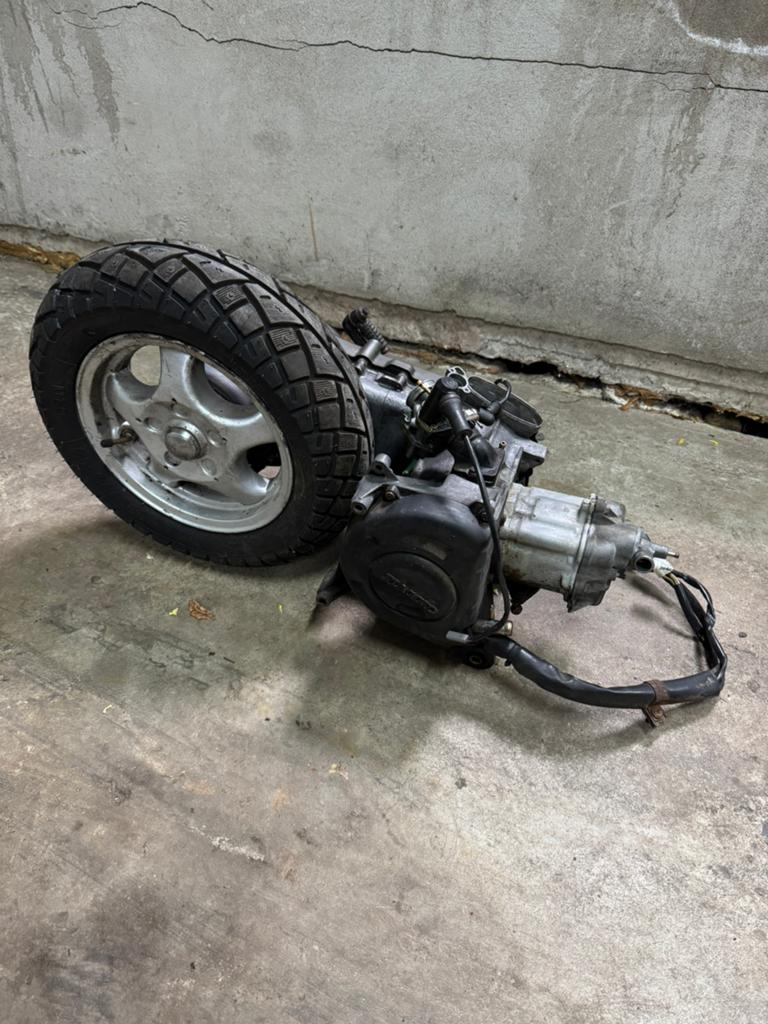 Hexagon 150cc 2 takt blok met papieren, Ophalen, Tweetakt, Zip, Zo goed als nieuw