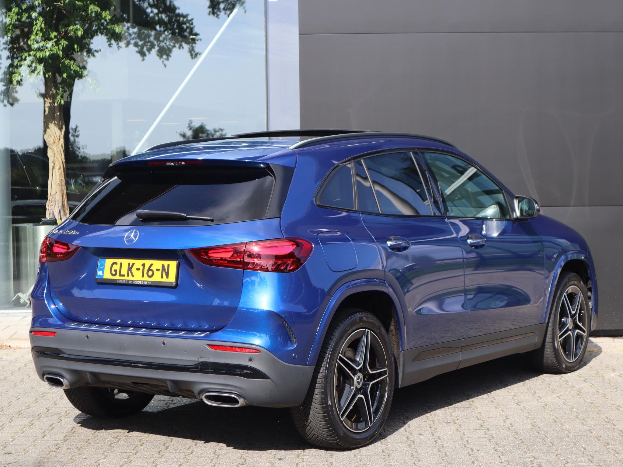 Mercedes-Benz GLA-klasse 250 e Star Edition AMG Line l Trekh, Auto's, Dealer onderhouden, 16 kWh, Blauw, Bedrijf