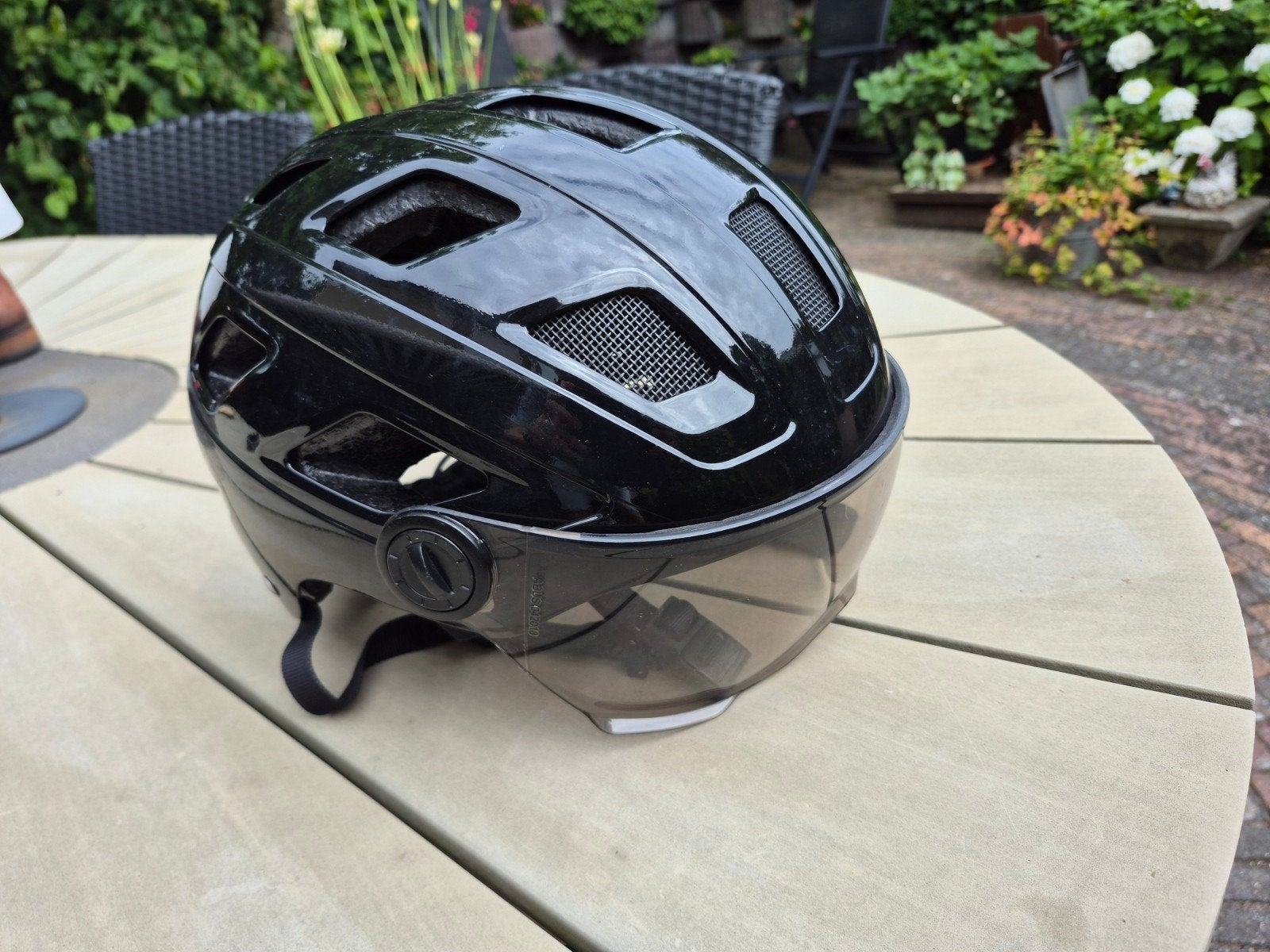 Abus Hyban+ E-bike helm met vizier en achterlicht, Fietsen en Brommers, Fietsaccessoires | Fietshelmen, Gebruikt, Ophalen of Verzenden